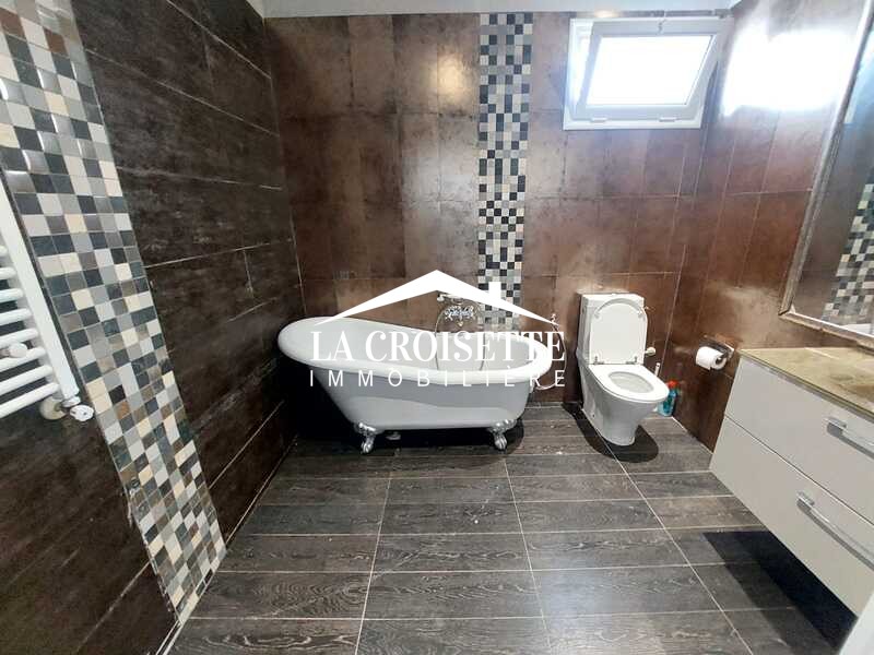 Rez-de-chaussée de villa S+3 avec piscine à Carthage